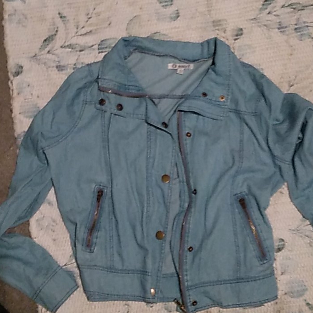 Cropped very light Weight